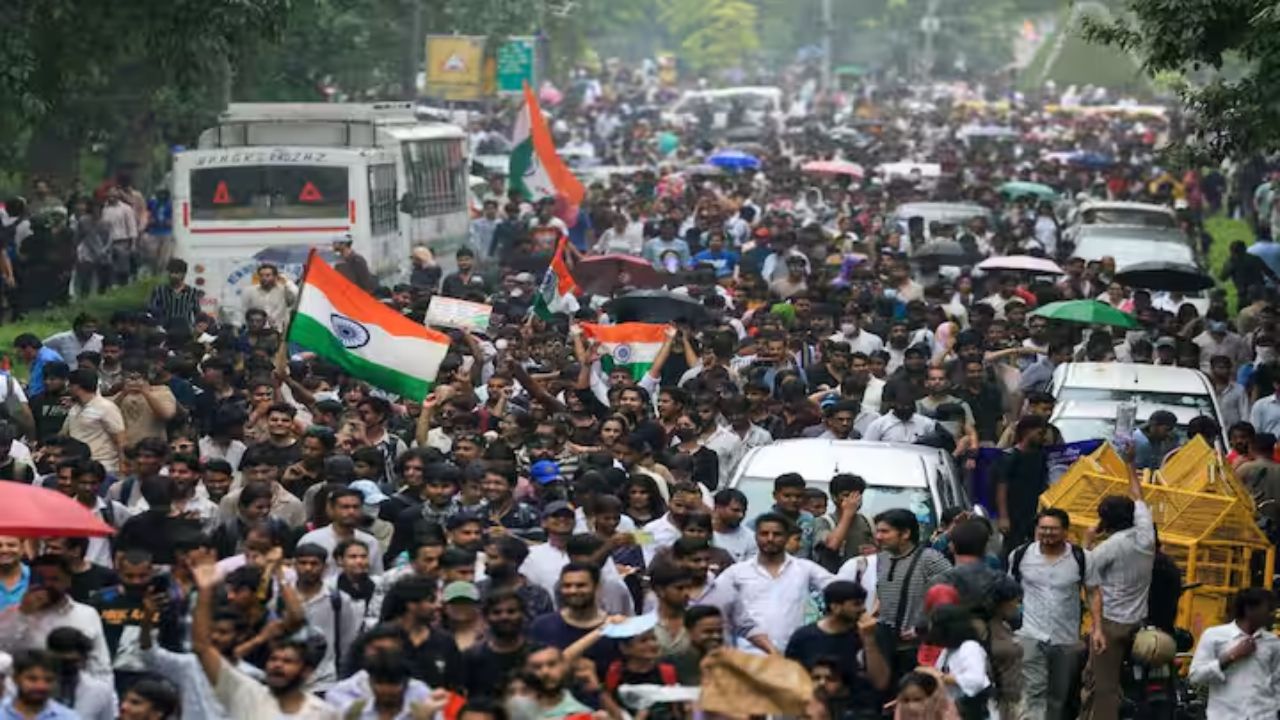 दिल्ली पुलिस के वीडियो को दीपके ने बताया 'झूठा', कहा- वे वर्दी पहने हुए गुंडे, मां-बाप को देना चाहते थे सदमा दिल्ली पुलिस के वीडियो को दीपके ने बताया 'झूठा', कहा- वे वर्दी पहने हुए गुंडे, मां-बाप को देना चाहते थे सदमा