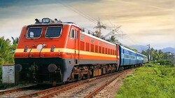 ट्रेन कैंसिल होने पर टिकट के पैसे डूबेंगे या मिलेगा पूरा रिफंड? जानें क्या कहता है IRCTC का नियम