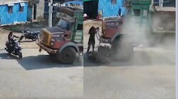'एक सेकंड की चूक और सब खत्म': ट्रक की टक्कर के बाद बंपर पकड़ लटकी स्कूटी सवार लड़की; सांसें रोक देगा यह Video