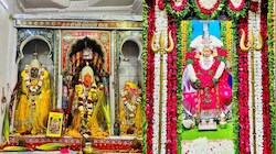 नवरात्रि 2026: मन्नत पूरी होने पर चढ़ती हैं बेड़ियां और एक दिन में 3 रूप बदलती हैं माता, जानिए प्रतापगढ़ के प्रसिद्ध देवी धाम