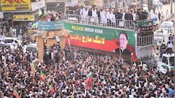 PTI के लॉन्ग मार्च से दहशत में शहबाज सरकार: खैबर पख्तूनख्वा में लगाई इमरजेंसी, प्रांतीय सरकार को किया सस्पेंड