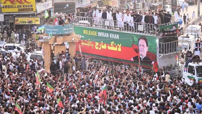 PTI के लॉन्ग मार्च से दहशत में शहबाज सरकार: खैबर पख्तूनख्वा में लगाई इमरजेंसी, प्रांतीय सरकार को किया सस्पेंड