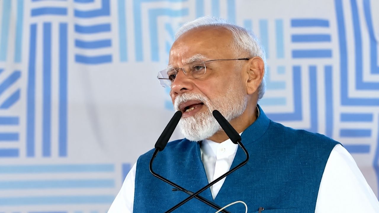 चेन्नई को 13000 करोड़ का तोहफा: पीएम मोदी बोले- 'तमिलनाडु में दिखती है नए भारत की झलक' चेन्नई को 13000 करोड़ का तोहफा: पीएम मोदी बोले- 'तमिलनाडु में दिखती है नए भारत की झलक'
