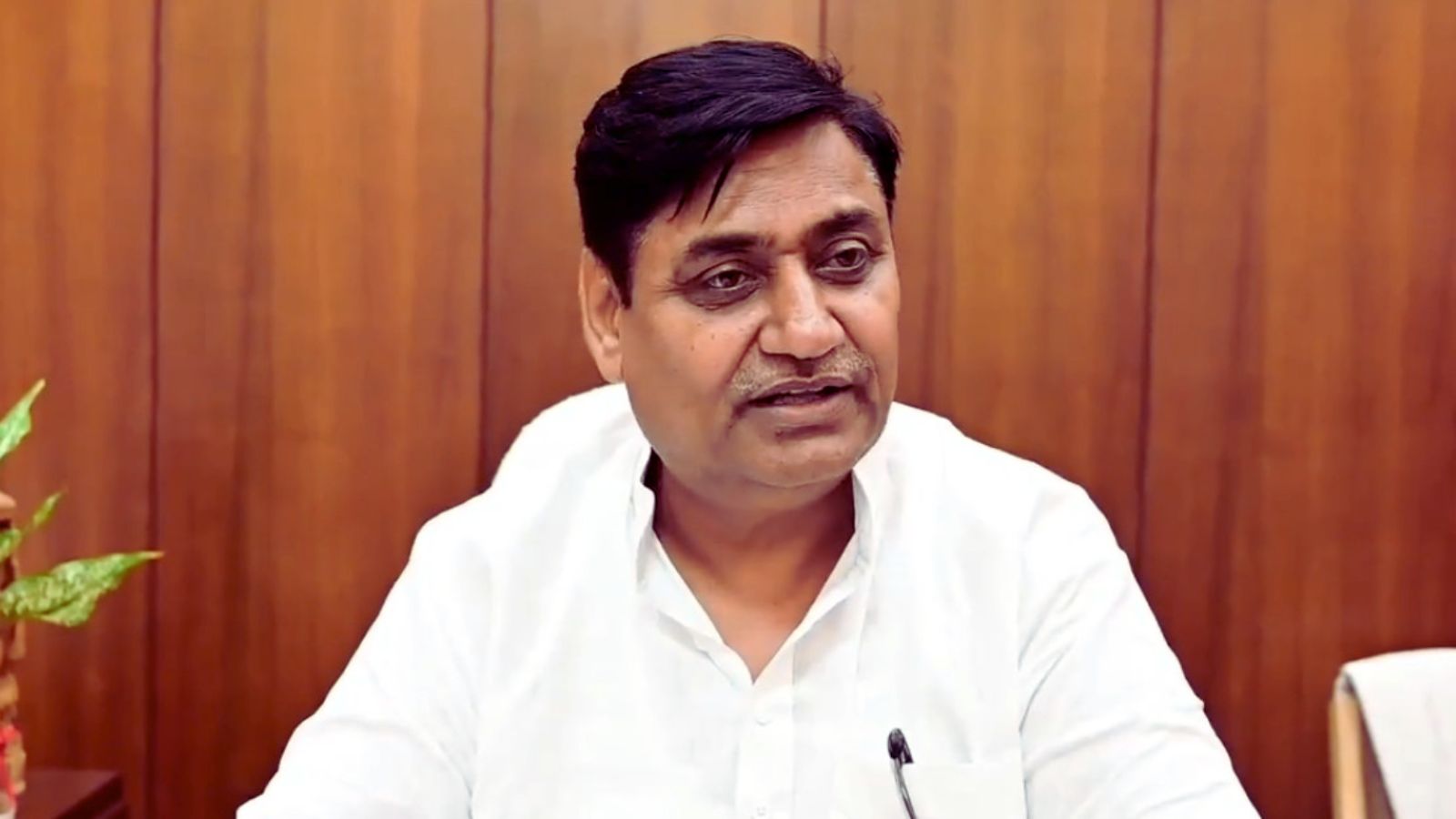 राजस्थान पंचायत चुनाव से पहले डोटासरा का सियासी दांव: भाजपा नेताओं की कांग्रेस में एंट्री, सुभाष घोघड़ ने थामा हाथ राजस्थान पंचायत चुनाव से पहले डोटासरा का सियासी दांव: भाजपा नेताओं की कांग्रेस में एंट्री, सुभाष घोघड़ ने थामा हाथ