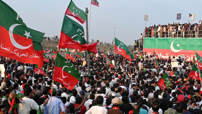खैबर पख्तूनख्वा में इमरजेंसी से भड़की PTI, इस्लामाबाद की ओर बढ़ा इमरान समर्थकों का सैलाब; शहर में रेड अलर्ट घोषित