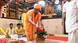 मां की भक्ति में लीन सीएम योगी: नवरात्रि के पहले दिन की शक्ति उपासना, गोरक्षपीठ में गूंजे वैदिक मंत्र