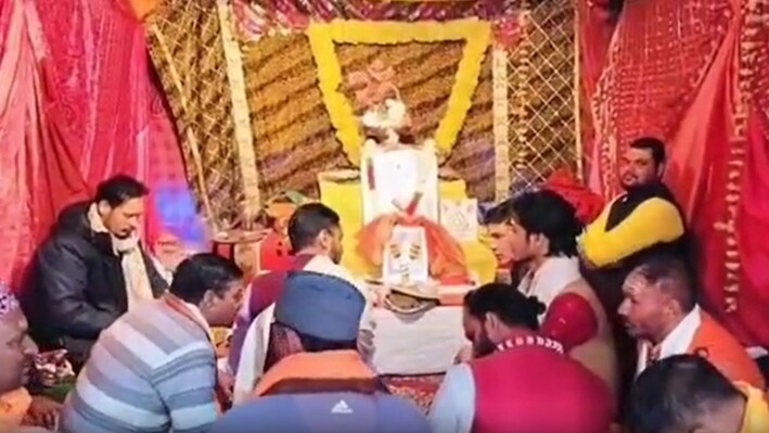 13 वर्षों का लंबा इंतजार: केदारनाथ धाम में कब बनेगा आपदा में टूटा मंदिर? टेंट के नीचे मां दुर्गा की पूजा