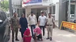 Honey Trap: फोन पर मीठी बातों में फंसाया, फिर घर बुलाकर बनाया अश्लील वीडियो, ब्लैकमेल कर ऐंठे पैसे