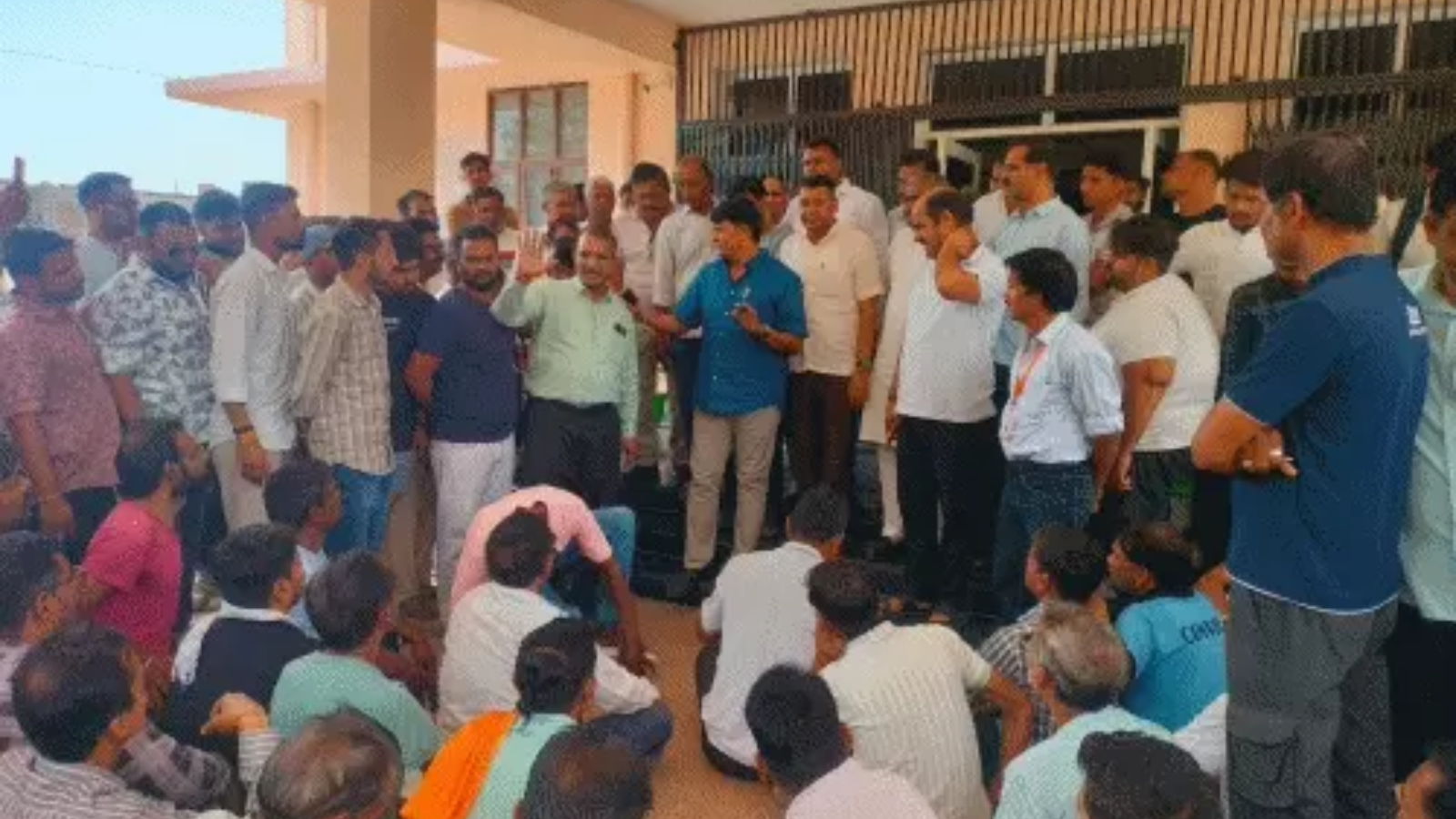 RSS प्रचारक को रात भर थाने में रखा बंद, गाली-गलौच करते हुए मारपीट, SHO समेत 6 सस्पेंड RSS प्रचारक को रात भर थाने में रखा बंद, गाली-गलौच करते हुए मारपीट, SHO समेत 6 सस्पेंड