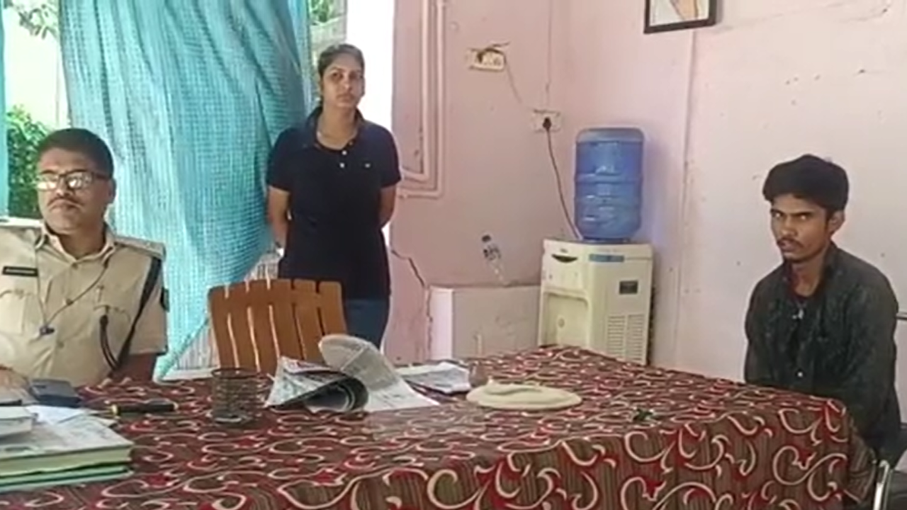 समस्तीपुर: जिस हत्या के केस में 4 लोगों को हुई थी जेल, वही युवक 4 साल बाद नोएडा में मिला जिंदा समस्तीपुर: जिस हत्या के केस में 4 लोगों को हुई थी जेल, वही युवक 4 साल बाद नोएडा में मिला जिंदा