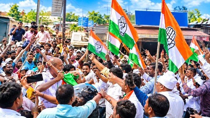 JNU यौन उत्पीड़न केस: जमशेदपुर में BJP-कांग्रेस कार्यकर्ताओं में संघर्ष, पत्थरबाजी से भाजपाई के सिर में चोट, MLA पूर्णिमा साहू धरने पर