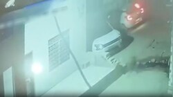 देर रात युवक ने कार को किया आग के हवाले: पड़ोसियों के चलते टला बड़ा हादसा, CCTV में वारदात कैद