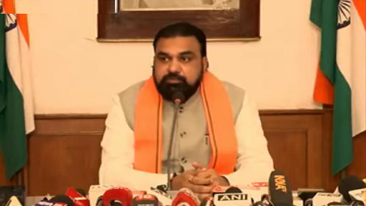 पीएम मोदी के सार्वजनिक जीवन के 25 वर्ष पूरे: बिहार कैबिनेट ने दी बधाई, सीएम सम्राट चौधरी ने गिनाई उपलब्धियां पीएम मोदी के सार्वजनिक जीवन के 25 वर्ष पूरे: बिहार कैबिनेट ने दी बधाई, सीएम सम्राट चौधरी ने गिनाई उपलब्धियां