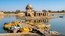 जैसलमेर की शान गड़ीसर पर संकट: सूखी झील, ठप हुआ कारोबार, कब लौटेगी रौनक ?