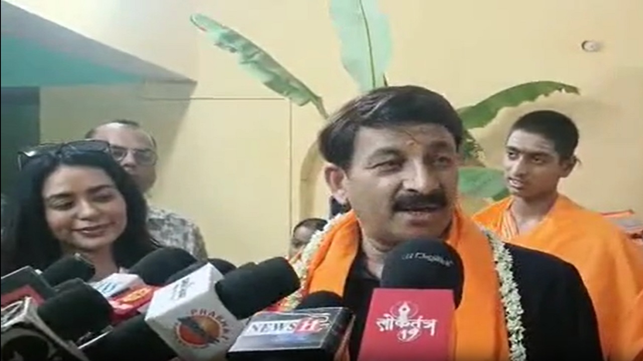 'वे खुद एक विदेशी मां की कोख से जन्मे हैं और संसद में आग लगाना चाहते हैं': मनोज तिवारी का बिना नाम लिए विपक्ष के नेता पर तीखा हमला 'वे खुद एक विदेशी मां की कोख से जन्मे हैं और संसद में आग लगाना चाहते हैं': मनोज तिवारी का बिना नाम लिए विपक्ष के नेता पर तीखा हमला