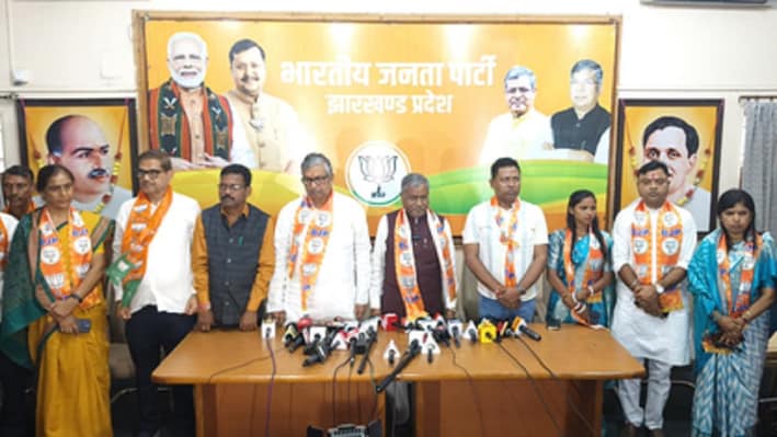 झारखंड बीजेपी को मिली मजबूती: खगेन महतो, परिंदा सिंह और कुमकुम देवी समेत कई नेताओं ने थामा पार्टी का दामन
