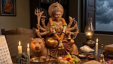 नवरात्र का तीसरा दिन आज, मां चंद्रघंटा की पूजा में जरूर पढ़ें यह मंत्र, आरती, चालीसा और कथा