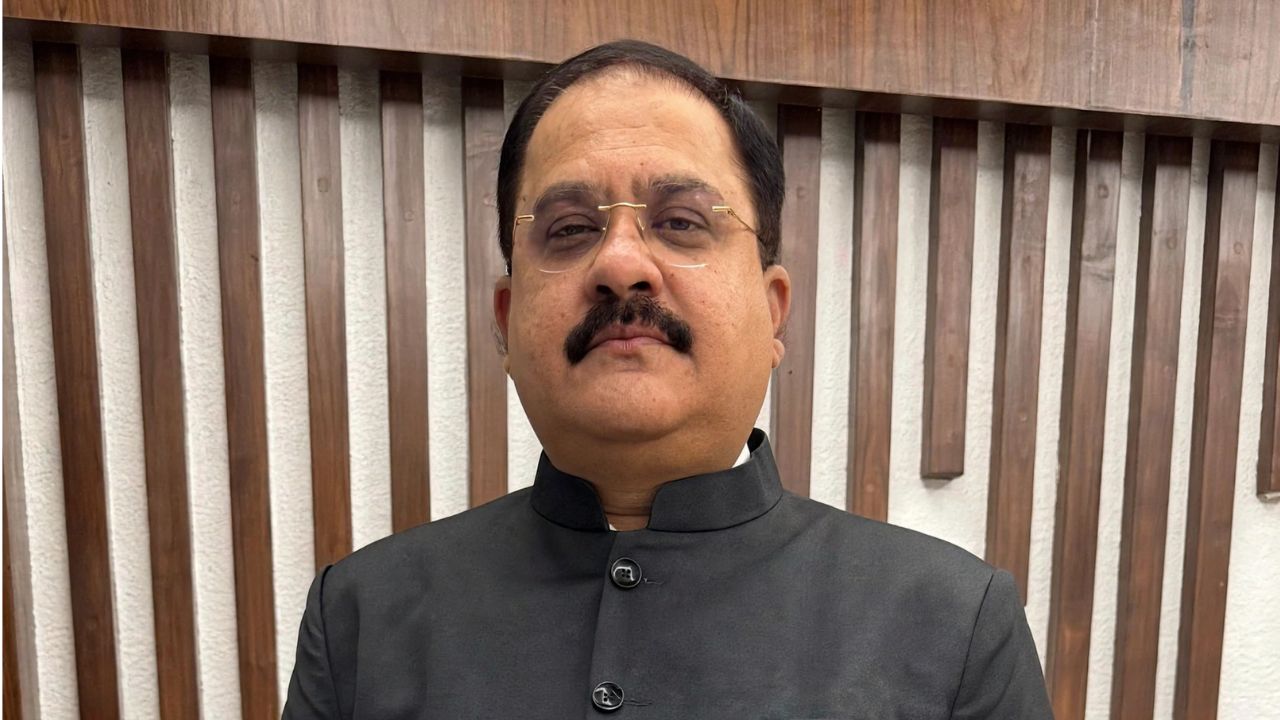 1 करोड़ की रिश्वतखोरी में फंसे डिप्टी CM के पूर्व OSD सस्पेंड, फर्जी FDR से दिए थे शराब के ठेके, जल्द दर्ज हो सकती है FIR 1 करोड़ की रिश्वतखोरी में फंसे डिप्टी CM के पूर्व OSD सस्पेंड, फर्जी FDR से दिए थे शराब के ठेके, जल्द दर्ज हो सकती है FIR