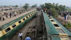 PAK में रेल हादसा: पंजाब प्रांत में पटरी से उतरी चलती ट्रेन, 6 लोगों की दर्दनाक मौत