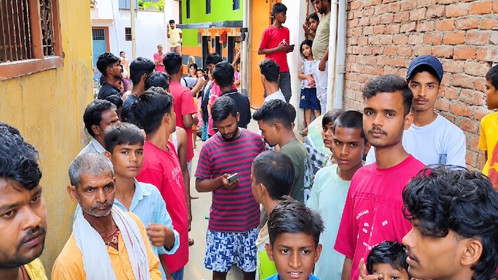 आरा में माहौल बिगाड़ने के फेर में असामाजिक तत्व: दुर्गा पूजा के दो पंडालों में आग लगाने की कोशिश, घर के बाहर खड़ी बाइक फूंकी
