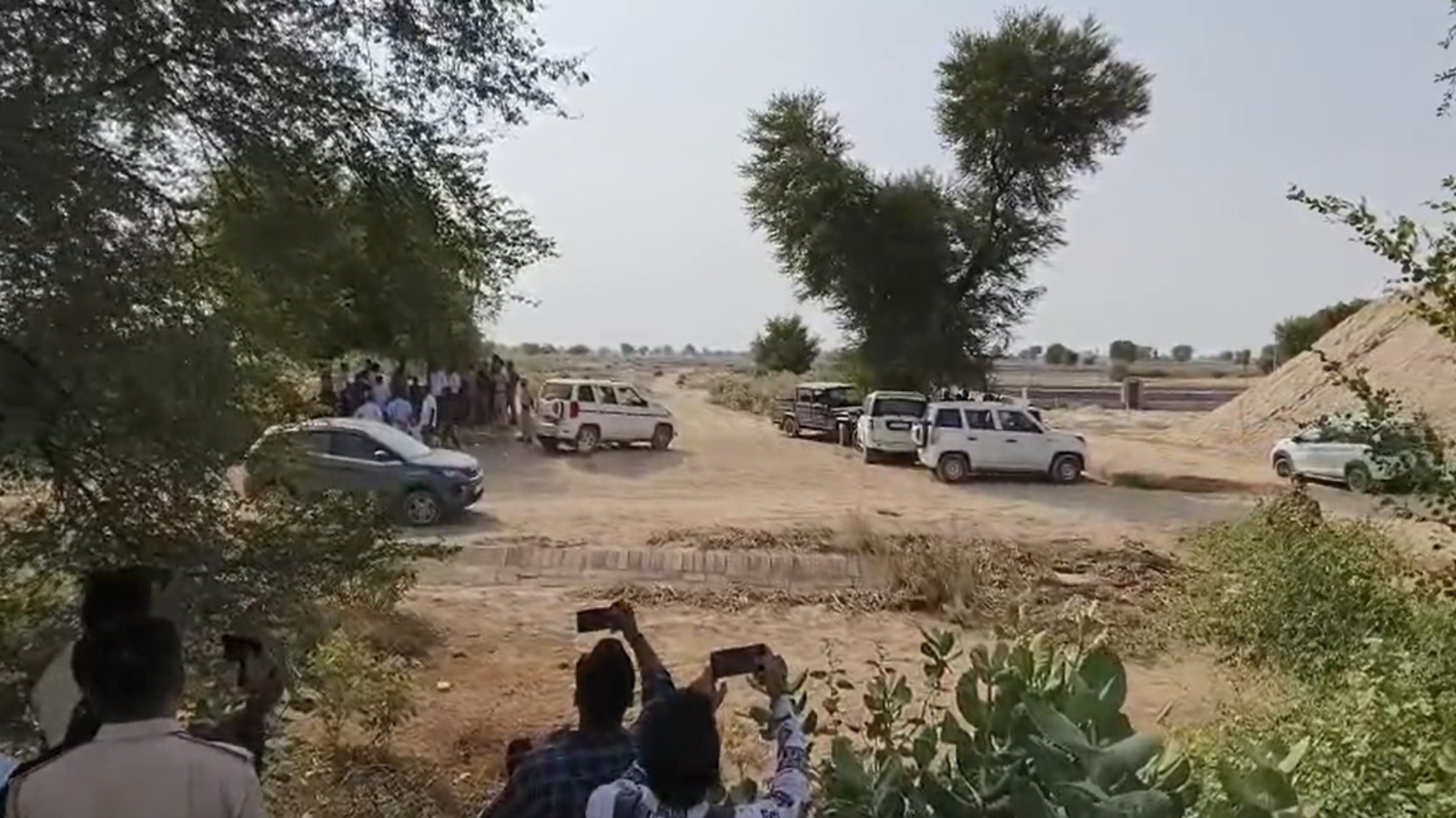भारत-पाक सीमा के पास ड्रोन से गिराए हथियार: 650 कारतूस, 2 जिगाना पिस्टल और 4 मैगजीन बरामद, पंजाब के 2 युवक गिरफ्तार भारत-पाक सीमा के पास ड्रोन से गिराए हथियार: 650 कारतूस, 2 जिगाना पिस्टल और 4 मैगजीन बरामद, पंजाब के 2 युवक गिरफ्तार