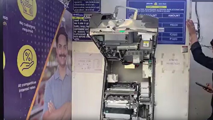 अलवर में ATM उखाड़ने पहुंचे चोर: इंडियन बैंक में चोरी की कोशिश नाकाम, CCTV फुटेज खंगाल रही पुलिस