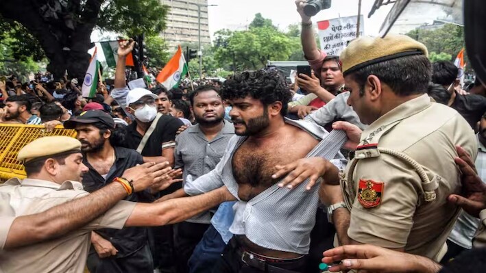 पुलिस, प्रशासन या आयोजक... Delhi में प्रदर्शन की जगह तय करने का अधिकार किसके पास है?