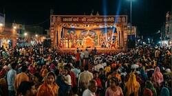 पीढ़ियां बदलीं, लेकिन नहीं बदली परंपरा, 100 साल से चली आ रही चरखी दादरी की रामलीला क्यों है शहर की पहचान?