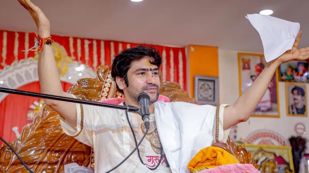 'चेहरा देखकर किसी के चक्कर में मत पड़ना...', गरबा पंडाल में लव जिहाद को लेकर बाबा बागेश्वर का बयान 'चेहरा देखकर किसी के चक्कर में मत पड़ना...', गरबा पंडाल में लव जिहाद को लेकर बाबा बागेश्वर का बयान