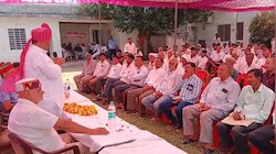 पंचायत चुनाव में किसे मिलेगा कांग्रेस का टिकट: नीमकाथाना में दावेदारों से मिले कॉर्डिनेटर