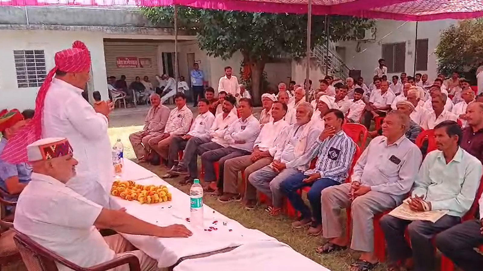 पंचायत चुनाव में किसे मिलेगा कांग्रेस का टिकट: नीमकाथाना में दावेदारों से मिले कॉर्डिनेटर पंचायत चुनाव में किसे मिलेगा कांग्रेस का टिकट: नीमकाथाना में दावेदारों से मिले कॉर्डिनेटर