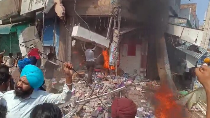 पंजाब में एंटी ड्रग एक्टिविस्‍ट परविंदर झोटा की हत्‍या के बाद हिंसा, मानसा में गुस्साई भीड़ ने जलाई आरोपी की दुकान
