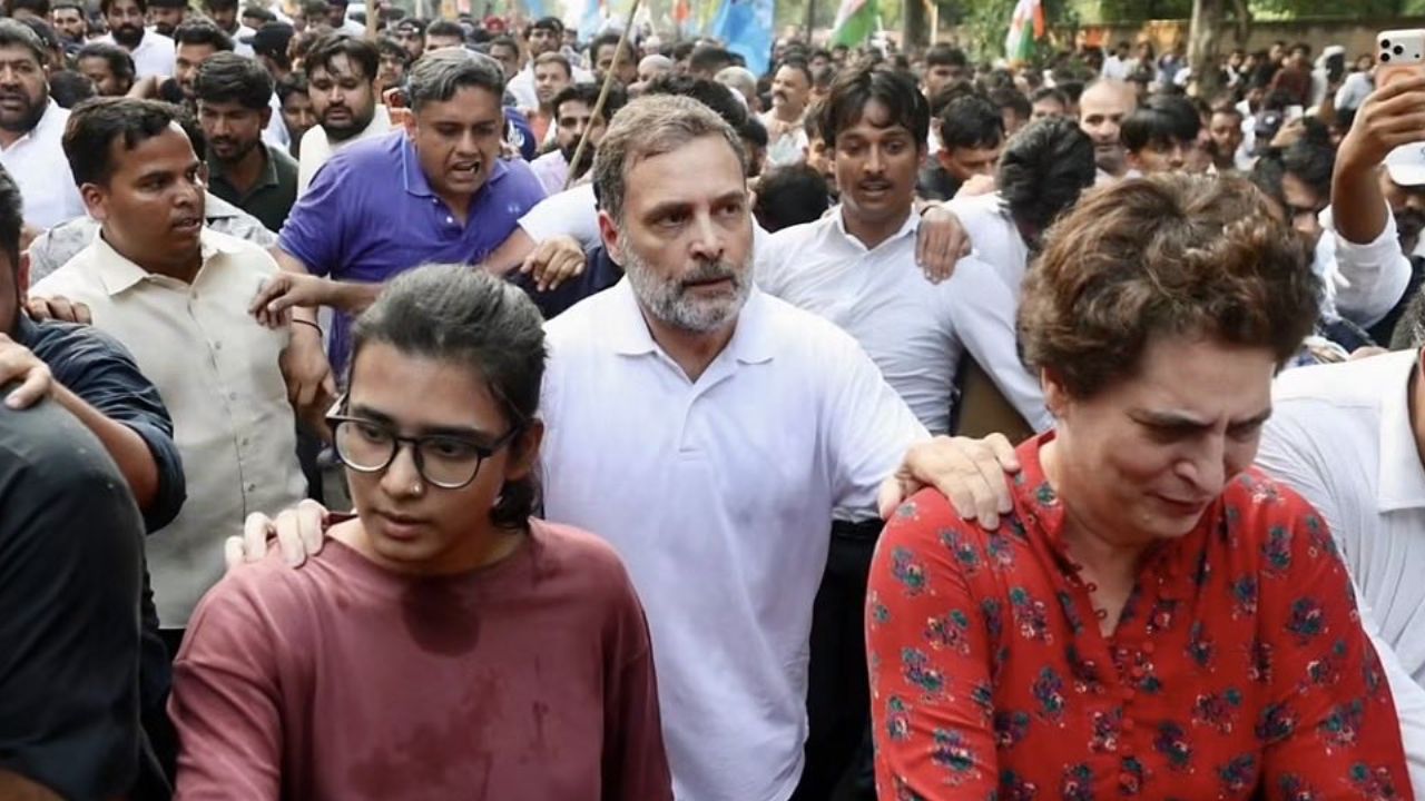 ओपिनियन- सड़क से सुप्रीम कोर्ट तक: विपक्ष की लड़ाई में मुद्दे बड़े, भरोसा छोटा क्यों? ओपिनियन- सड़क से सुप्रीम कोर्ट तक: विपक्ष की लड़ाई में मुद्दे बड़े, भरोसा छोटा क्यों?