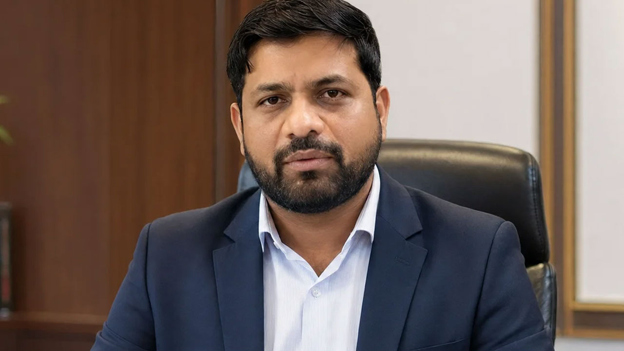 इंदौर में गंदा पानी पीने से हुई मौतों पर सस्पेंड हुए IAS अफसर को 8 महीने बाद ही मिला प्रमोशन, बनाए गए कलेक्टर; रायसेन की कमान इंदौर में गंदा पानी पीने से हुई मौतों पर सस्पेंड हुए IAS अफसर को 8 महीने बाद ही मिला प्रमोशन, बनाए गए कलेक्टर; रायसेन की कमान