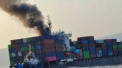 Strait of Hormuz में बारूदी धमाका, 2500 कंटेनर लेकर डूबा विदेशी जहाज, सामने आया वीडियो