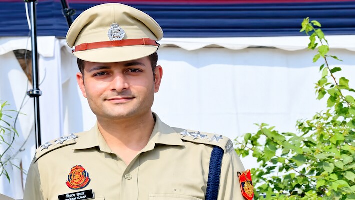 Delhi में ACP विवेक भगत की शिकायत पर FIR दर्ज, CJP प्रदर्शन के दौरान जातिसूचक टिप्पणी का आरोप