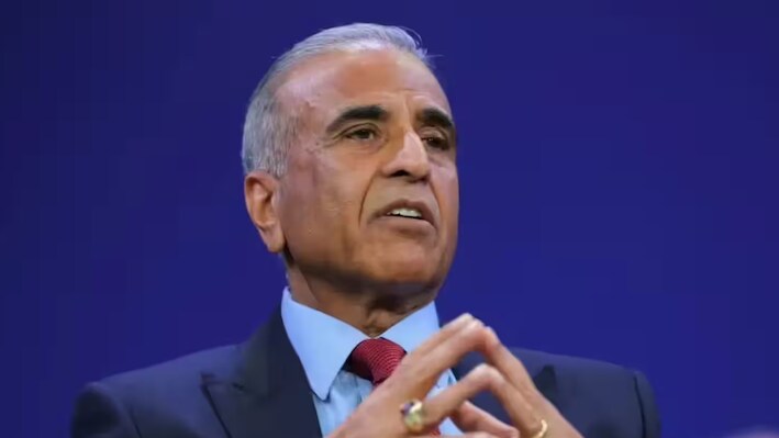 इंटरनेट की जंग तेज, एलन मस्क को सुनील मित्तल का करारा जवाब, कहा- 'मैं पहले से लाइन में हूं'