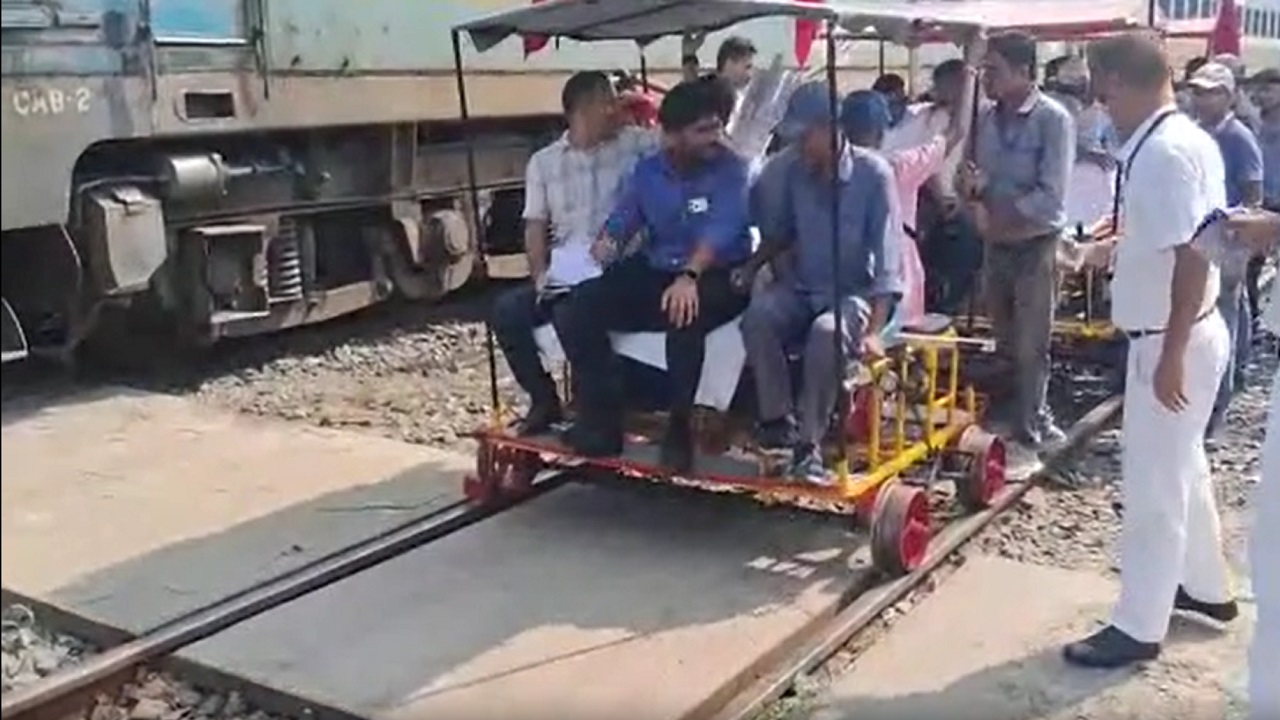 जमालपुर-भागलपुर तीसरी रेल लाइन परियोजना मुंगेर के किसानों को बनाएगी मालामाल! जल्द शुरू होगा भूमि अधिग्रहण जमालपुर-भागलपुर तीसरी रेल लाइन परियोजना मुंगेर के किसानों को बनाएगी मालामाल! जल्द शुरू होगा भूमि अधिग्रहण