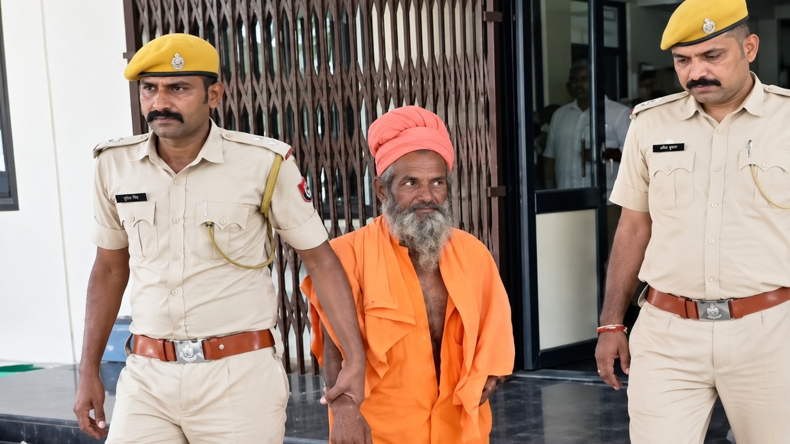 सिरोही संत हत्याकांड का बड़ा खुलासा: गद्दी का विवाद बना हत्या की वजह, SP ने खोले चौंकाने वाले राज सिरोही संत हत्याकांड का बड़ा खुलासा: गद्दी का विवाद बना हत्या की वजह, SP ने खोले चौंकाने वाले राज