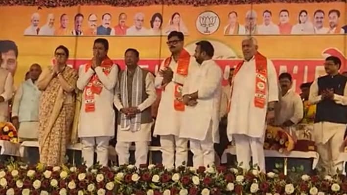 सपा के 3 बागी BJP में शामिल, सियासी उलटफेर अभी बाकी: अमेठी में पर्दे के पीछे क्या चल रहा?