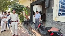 21 बैंक खाते, 33 अचल संपत्ति...मां और पत्नी के नाम पर ट्रेडिंग कंपनी, इंदौर पुलिस का प्रधान आरक्षक निकला करोड़ों का मालिक