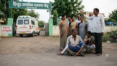 इंसानियत शर्मसारः 11 साल की बेहोश बच्ची को एंबुलेंस से उतारा, बीड में डॉक्टर सस्पेंड