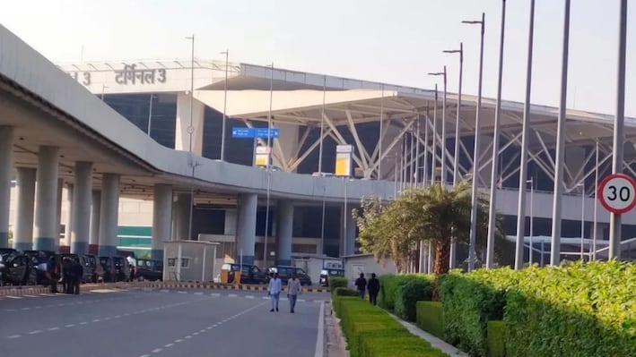 FASTag बना दिल्ली एयरपोर्ट पर परेशानी की वजह, क्या बदलेंगे एंट्री के नियम?