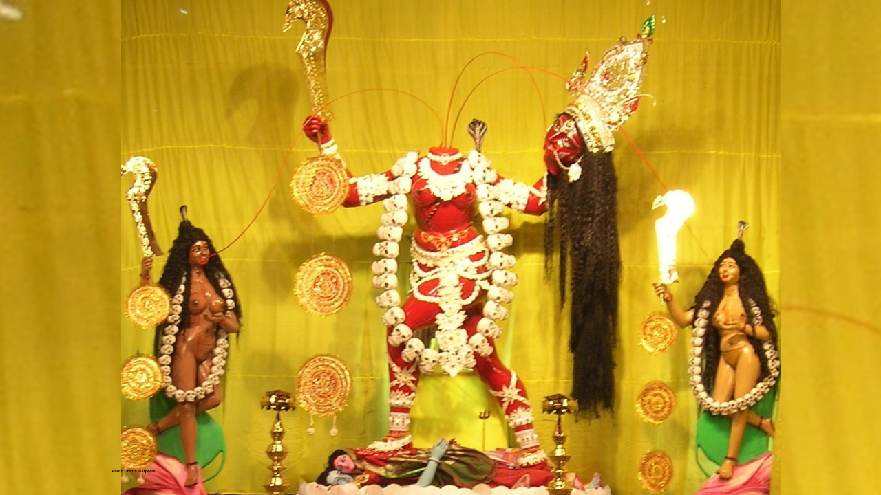 क्यों देवी ने अपने ही सिर को धड़ से कर दिया अलग, मां छिन्नमस्ता के उग्र शक्ति के पीछे का क्या है रहस्य? क्यों देवी ने अपने ही सिर को धड़ से कर दिया अलग, मां छिन्नमस्ता के उग्र शक्ति के पीछे का क्या है रहस्य?