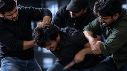 Delhi में जेल की दुश्मनी का खौफनाक बदला, कालिंदी कुंज में शख्स की चाकू गोदकर हत्या; बीयर पार्टी के बहाने बुलाया