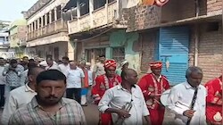 ढोल-बाजे के साथ अनंत सिंह के क्षेत्र में पहुंचे नीरज कुमार: निशांत के मंच से ललन सिंह के करीबी नेताओं ने बनाई दूरी