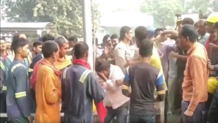 बरौनी रिफाइनरी में 40 फीट की ऊंचाई से गिरा मजदूर: मौत पर मजदूरों का फूटा गुस्सा, ठेकेदार की पिटाई और तोड़फोड़