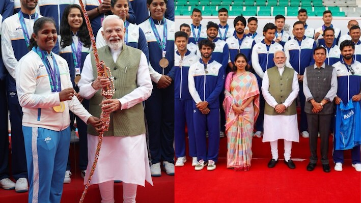 एशियन गेम्स के सितारों से पीएम मोदी का संवाद: हॉकी टीम ने गिफ्ट की जर्सी और स्टिक, बेटियों को जमकर सराहा
