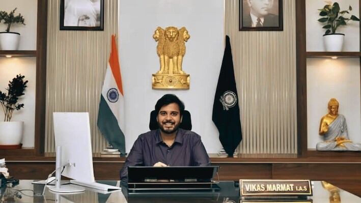 जयपुर के IAS विकास मरमट पर बड़ा आरोप! बेंगलुरु के पब में पुलिस से बदसलूकी और मारपीट, CM नायडू ने मांगी रिपोर्ट