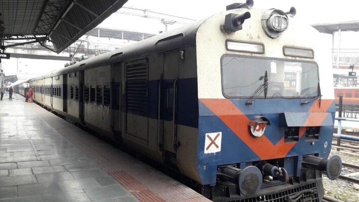 दुर्गा पूजा पर रेलवे की तैयारी: सियालदह-हावड़ा रूट पर 67 एक्स्ट्रा स्पेशल लोकल ट्रेन चलेंगी, त्योहार के मद्देनजर फैसला